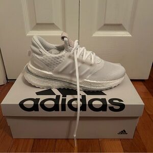 Women’s Adidas Size 7